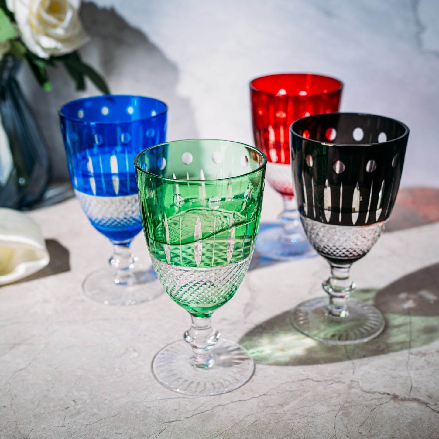 The Wine Savant - Multicolor Crystal Italian Design Cups - Set of 4 - Short Chalice Glasses - 8oz 5.7" H by The Wine Savant Venetian Italian Style Red, Blue, Green, Black Glasses, Great for Dinner Parties, Bars & Weddings